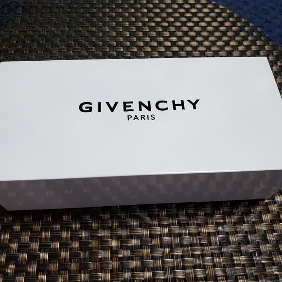 Givenchy box - Picture 4 of 7